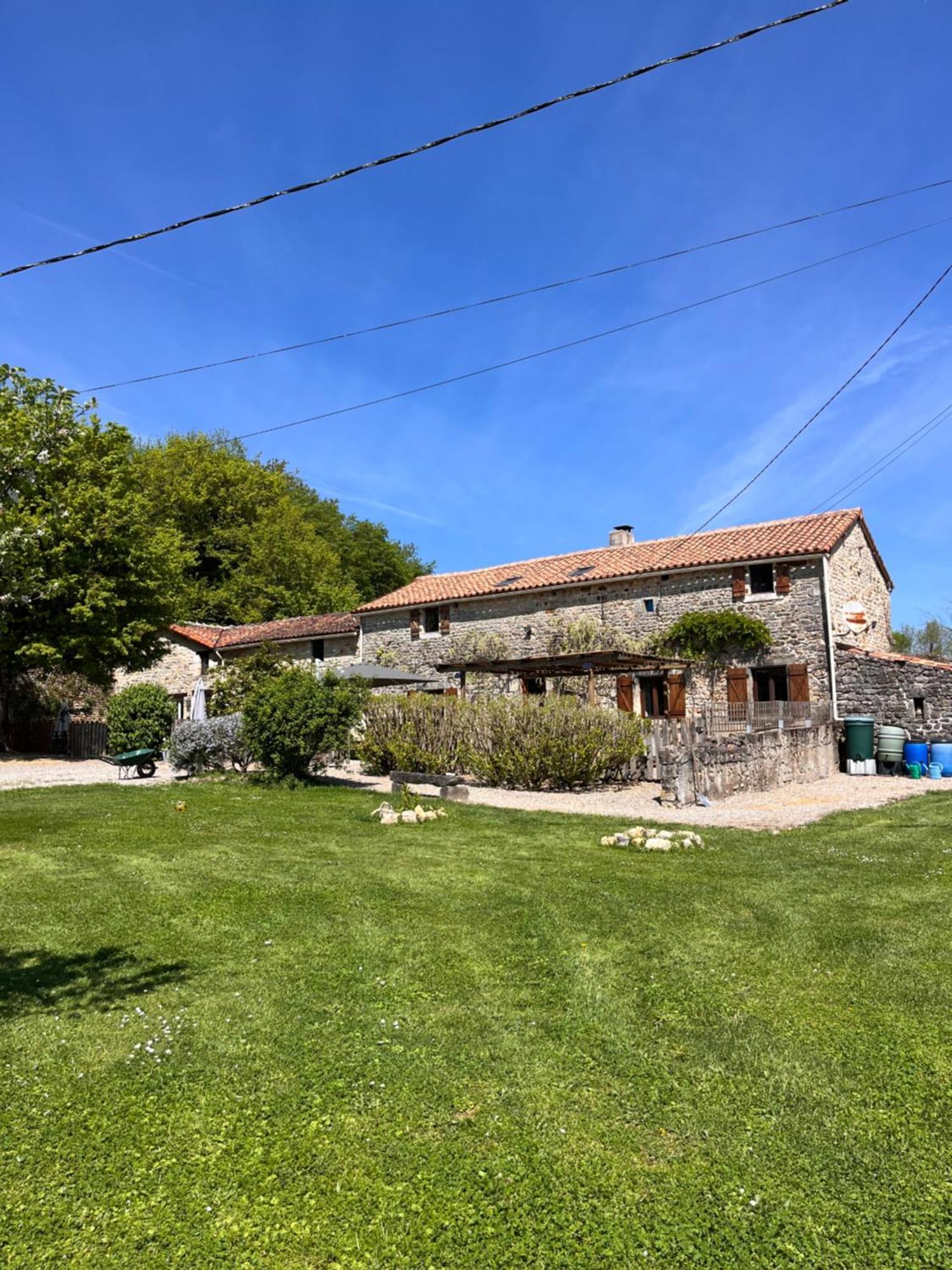 Le Plantier 1 Apartment Beaulieu-sur-Sonnette Exterior photo