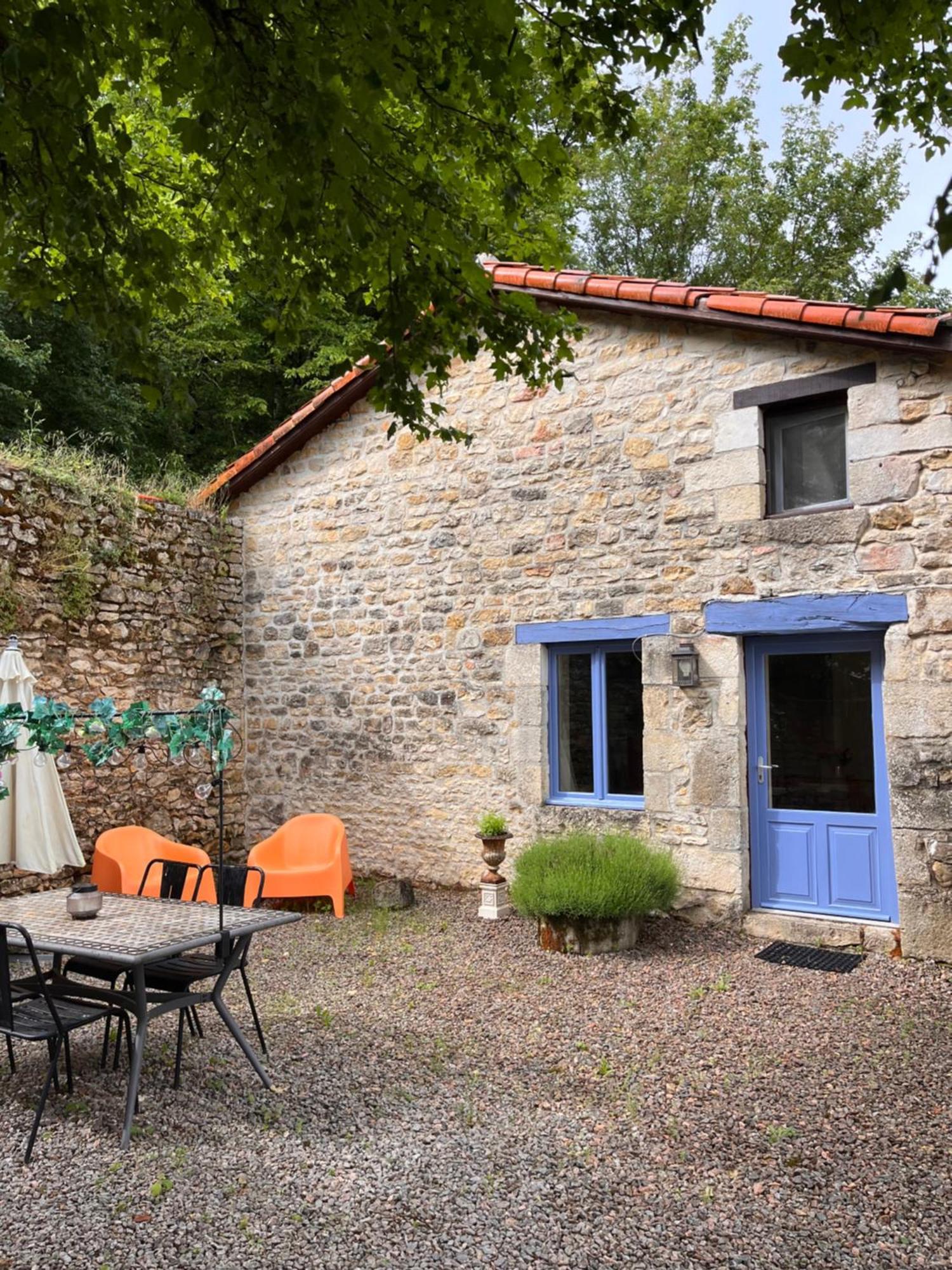 Le Plantier 1 Apartment Beaulieu-sur-Sonnette Exterior photo
